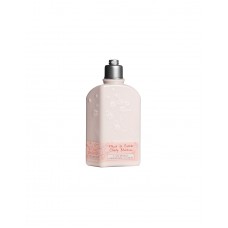 Увлажняющее молочко для тела с ароматом цветущей вишни L'Occitane Cherry Blossom Shimmering Lotion
